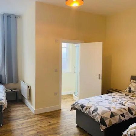 8 Fish Street, Budget City Centre Accomodation 利兹 外观 照片
