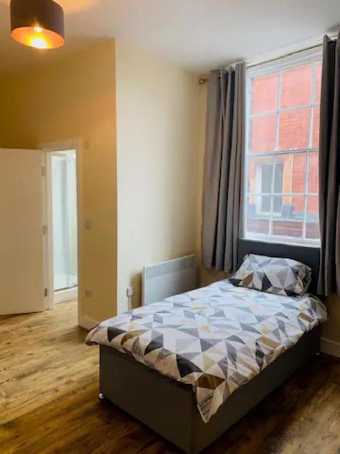 8 Fish Street, Budget City Centre Accomodation 利兹 外观 照片
