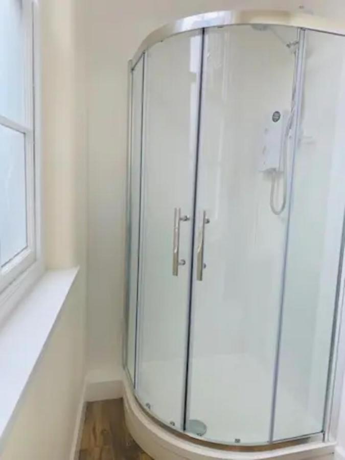 8 Fish Street, Budget City Centre Accomodation 利兹 外观 照片
